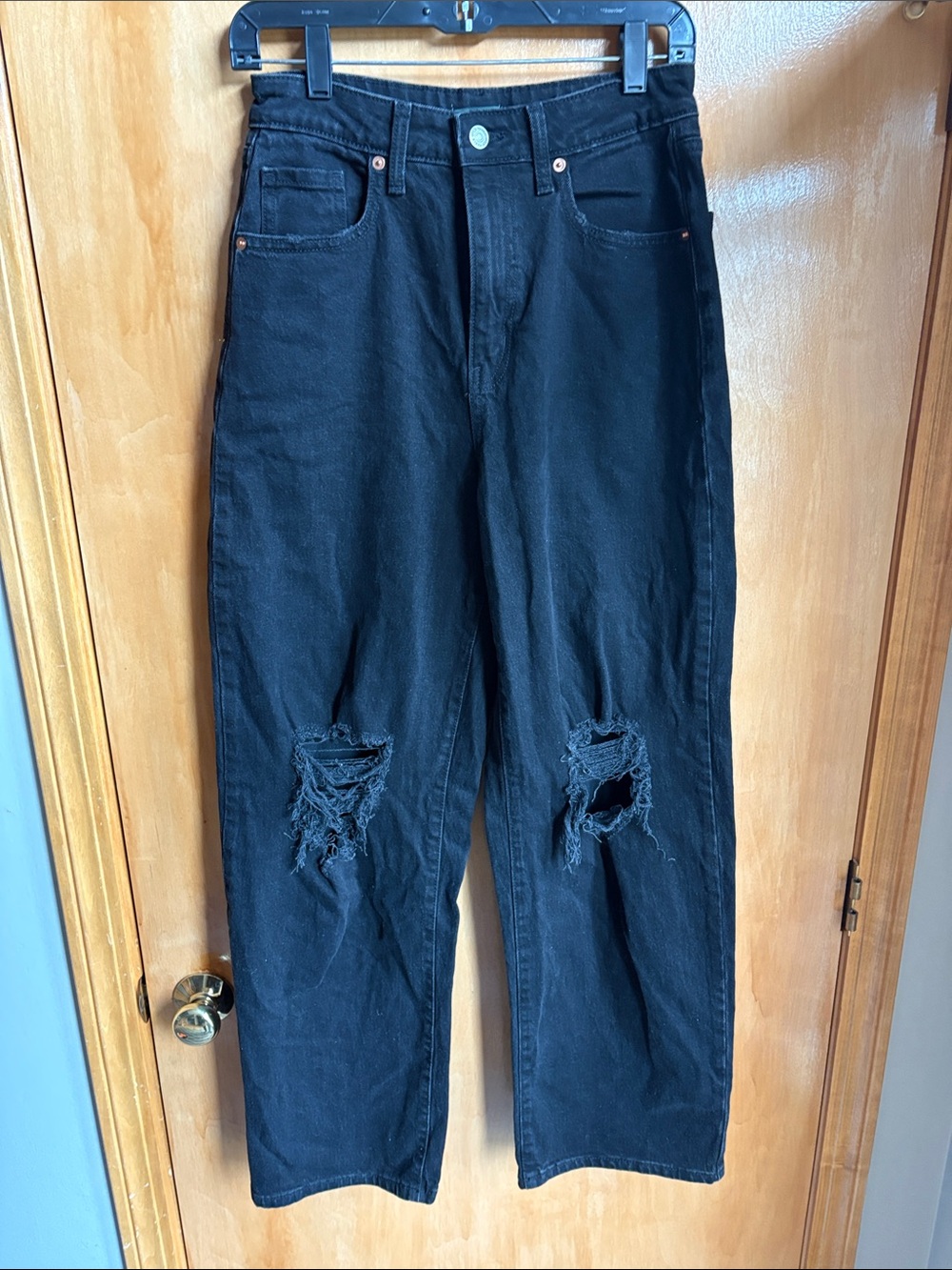 Black Distressed Women’s Jeans